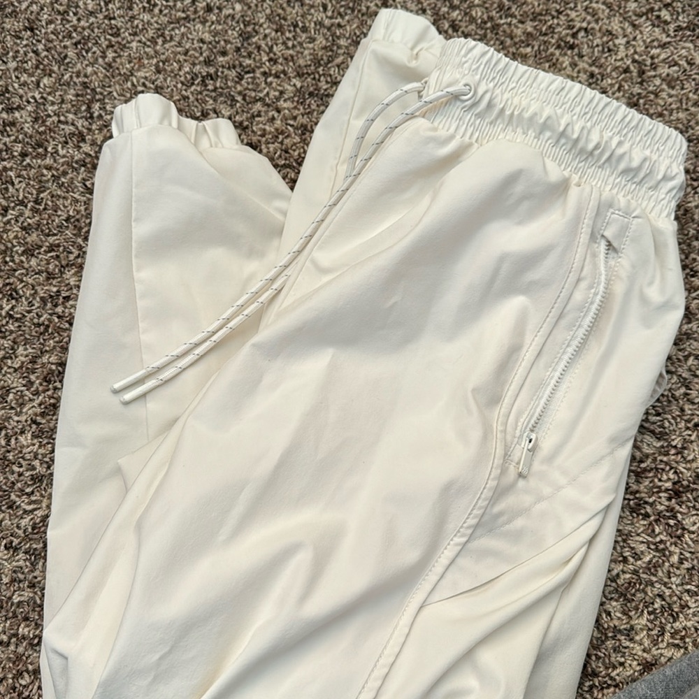 white pants!